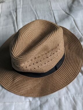 Eddie Bauer Tan Straw Hat with Black Band Size Small/Medium